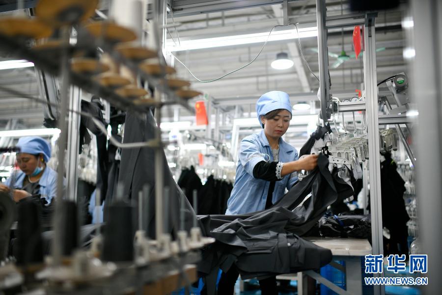 宁夏吴忠市：留守妇女 变身乡村“蓝领”