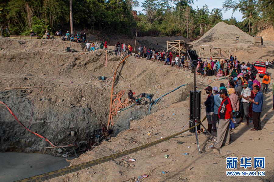 印尼一金矿垮塌造成3人死亡、5人失踪
