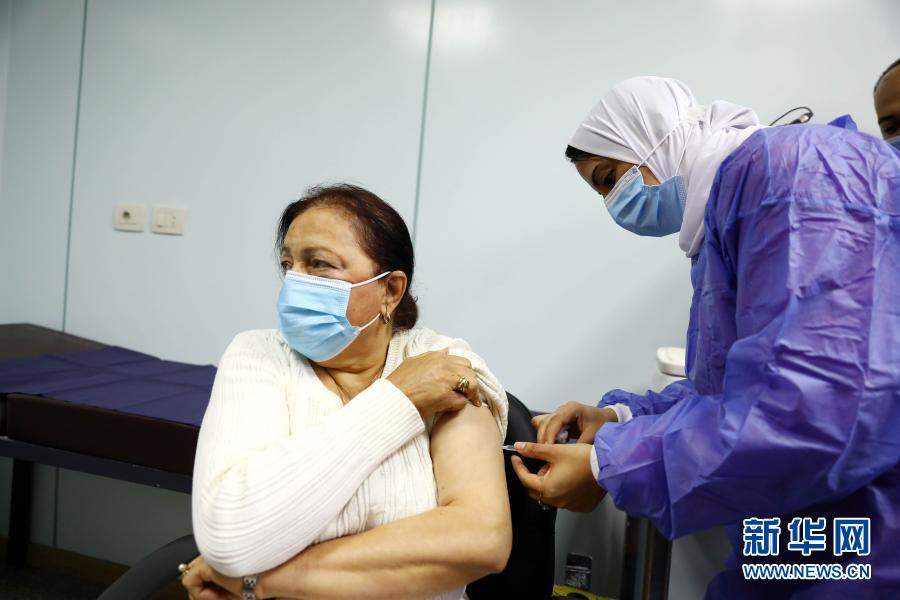 声明！埃及开始为老年人和慢性病患者接种新冠疫苗