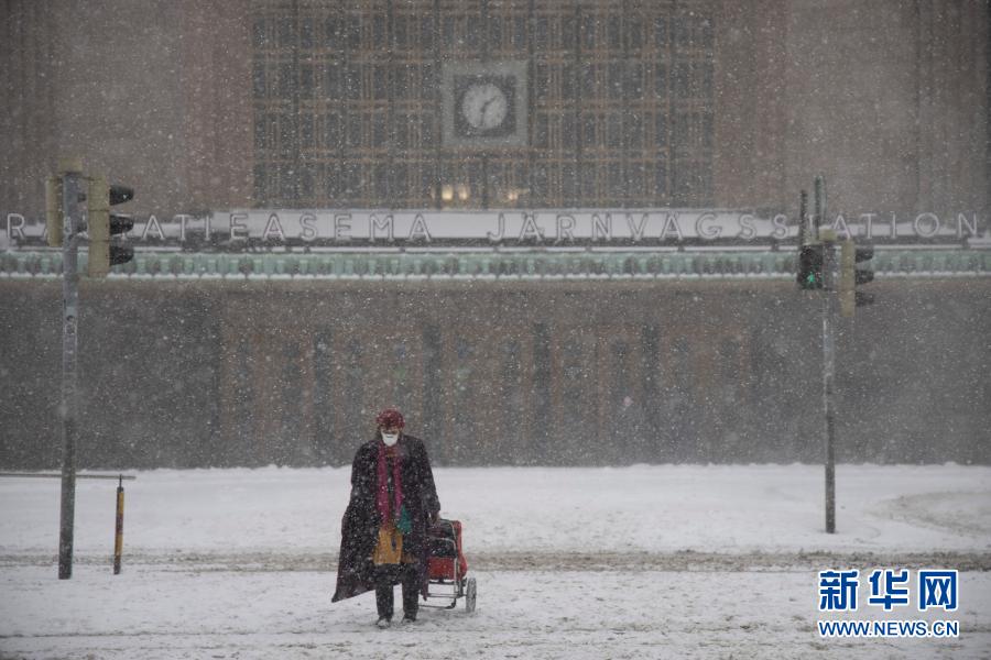 芬兰：赫尔辛基遭遇风雪天气