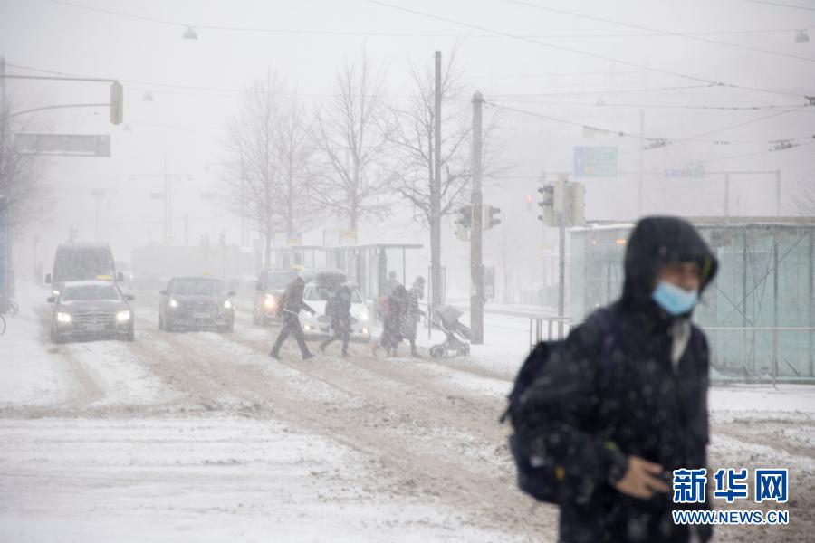 芬兰：赫尔辛基遭遇风雪天气