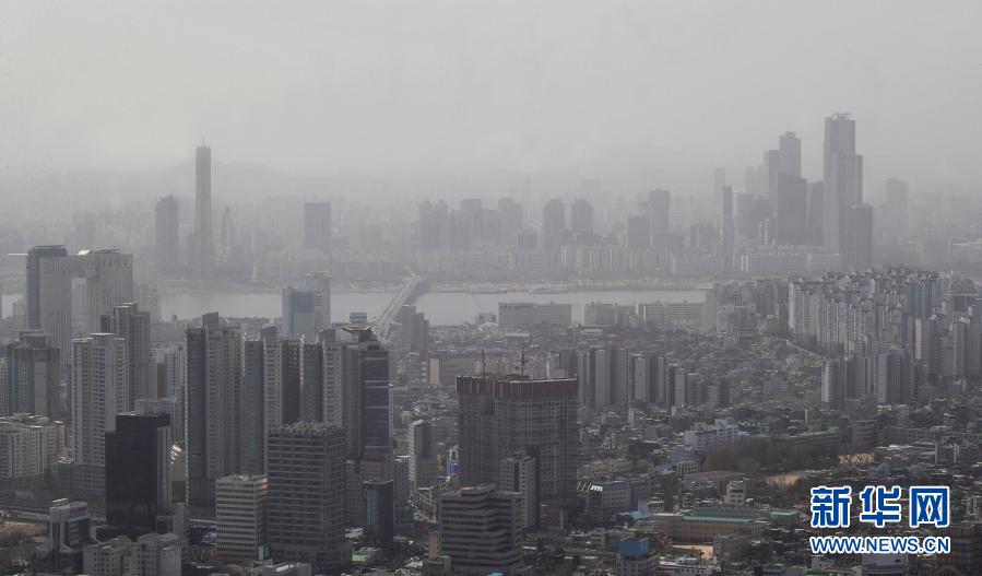 雾霾笼罩中的首尔