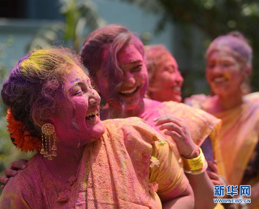 （新华视界）（3）印度：洒红节的色彩