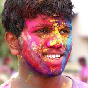 （新华视界）（8）印度：洒红节的色彩