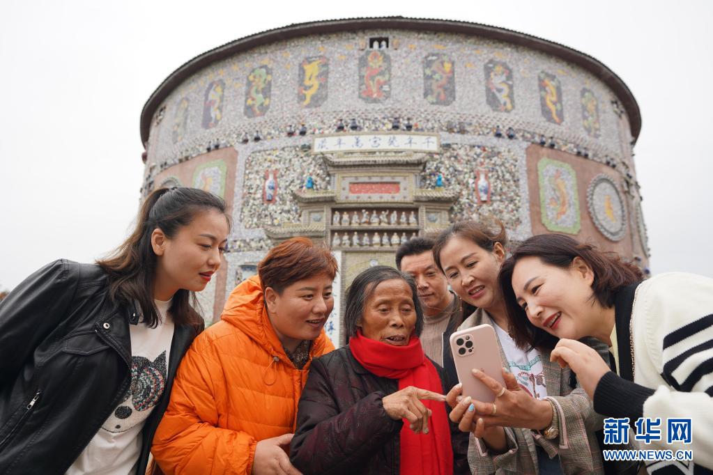 景德镇“瓷宫奶奶”：圆梦，多晚都不晚