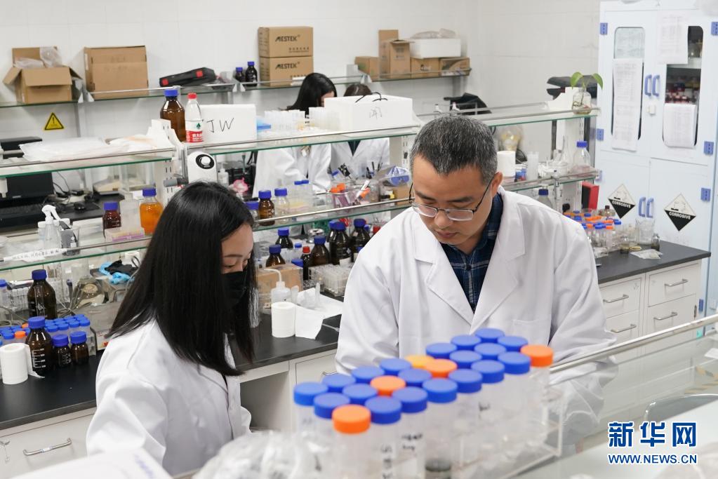 厉害了！我国科学家发明“光催化贵金属溶解”技术