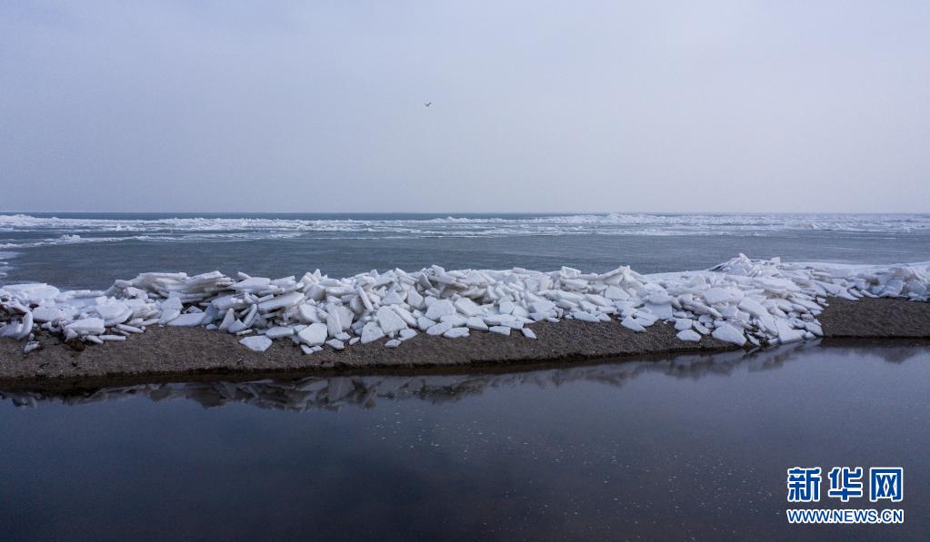 3月27日起 青海湖出现解冻迹象