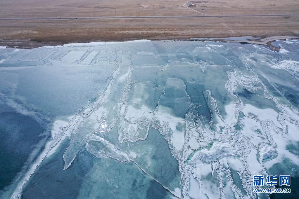 3月27日起 青海湖出现解冻迹象