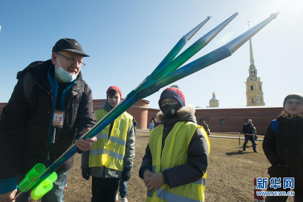 圣彼得堡举行火箭爱好者聚会 纪念加加林太空飞行60周年