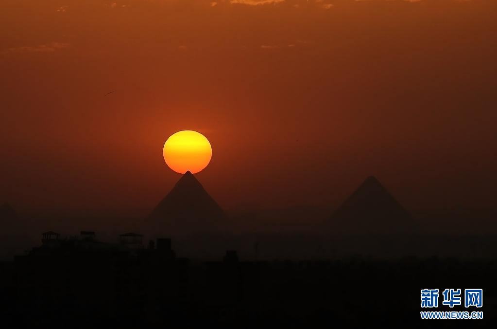 美！日落金字塔