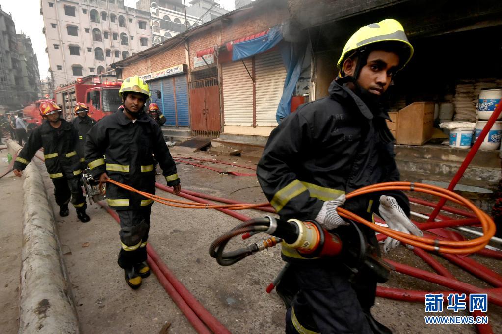 孟加拉国一化学仓库发生火灾致1死14伤
