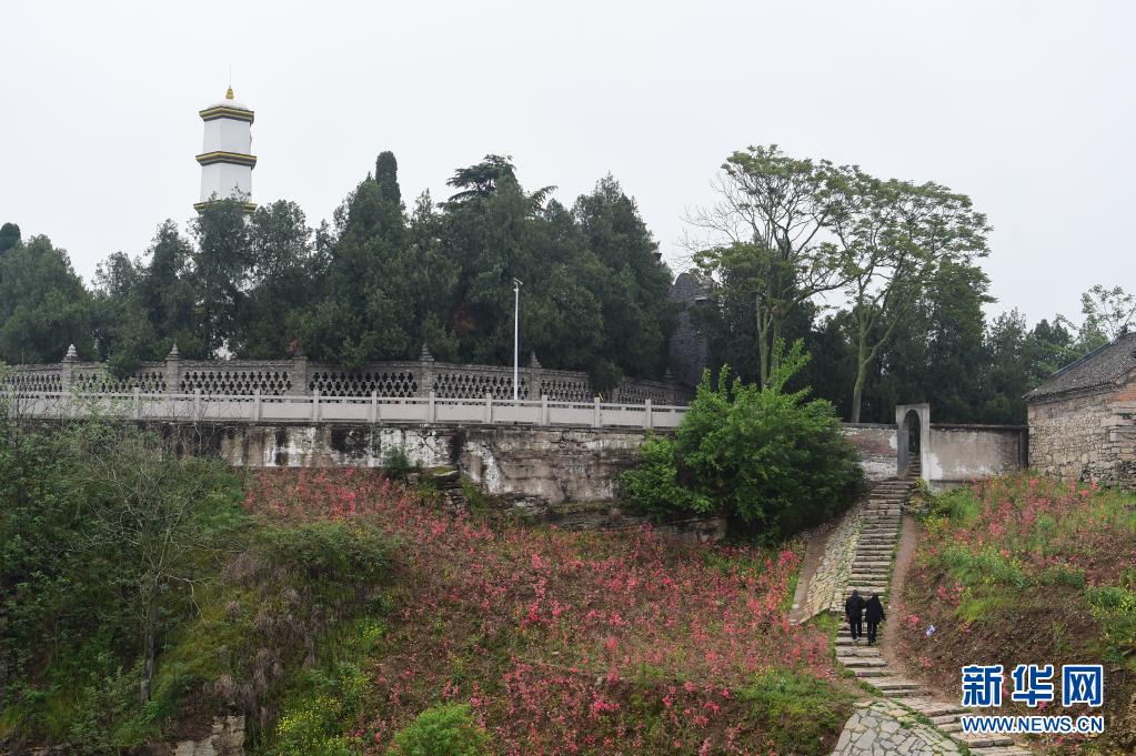 安徽辉山村：青山埋忠骨 三代守陵人