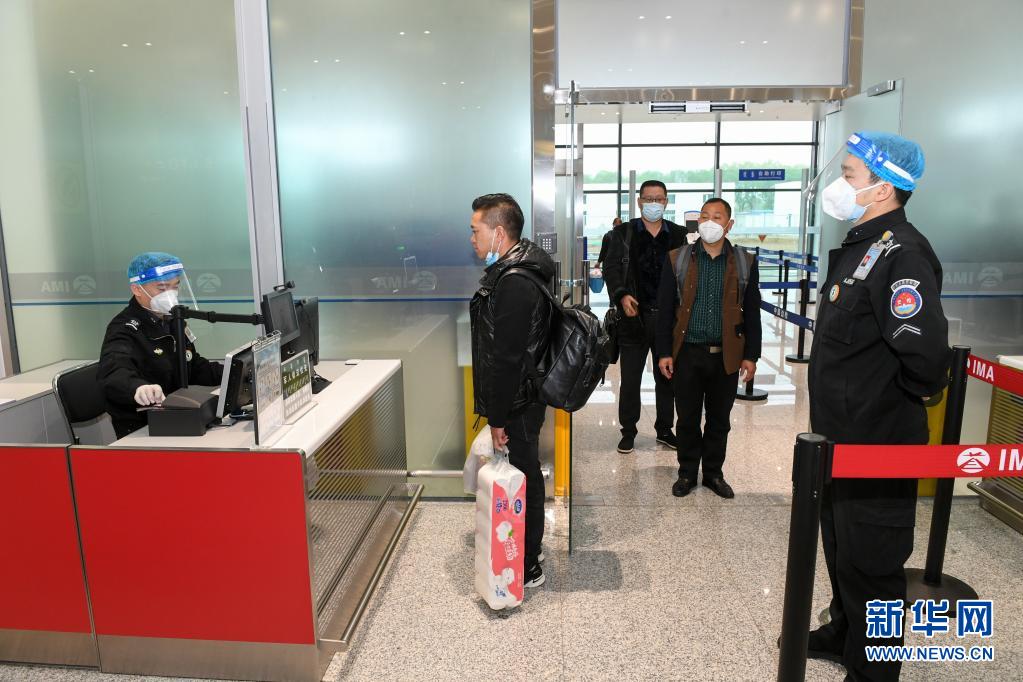 内蒙古疫情以来首班出境包机起飞 搭载134名旅客