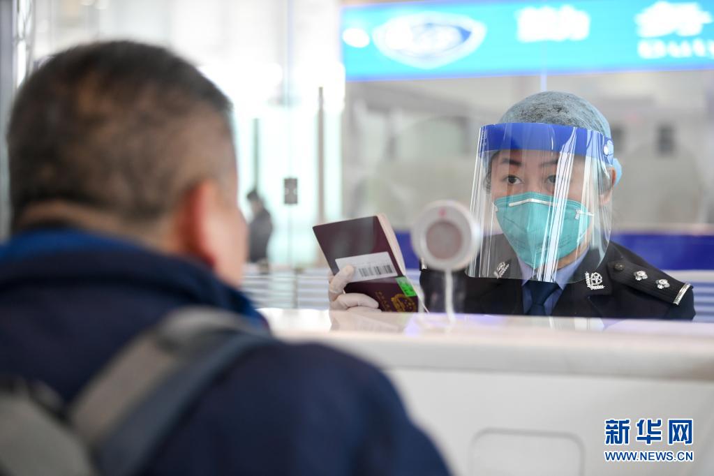 内蒙古疫情以来首班出境包机起飞 搭载134名旅客