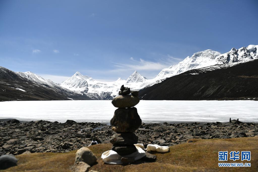 西藏：春日萨普雪山