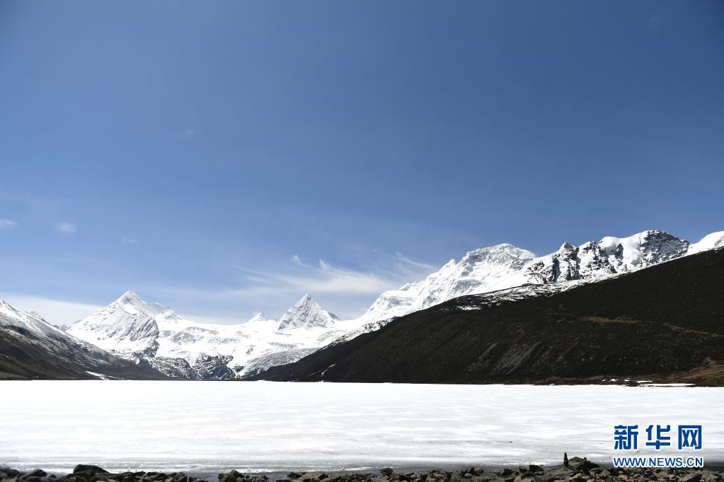 西藏：春日萨普雪山