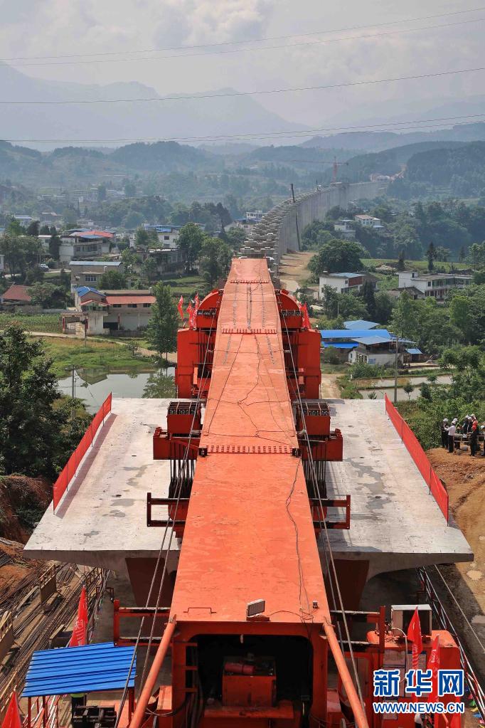 长约1820米！贵南高铁营盘清水河特大桥开始架梁