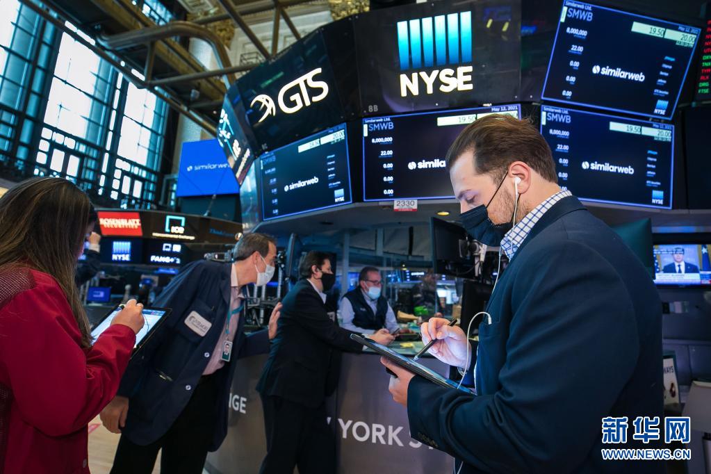关注：纽约股市三大股指12日显著下跌