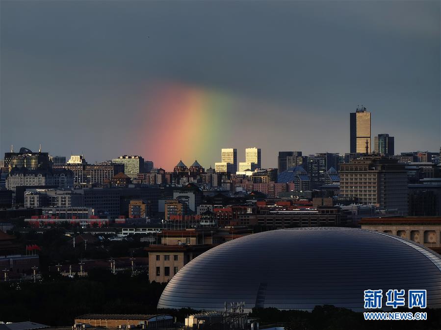 （镜观中国&middot;新华社国内新闻照片一周精选）（1）雨后北京