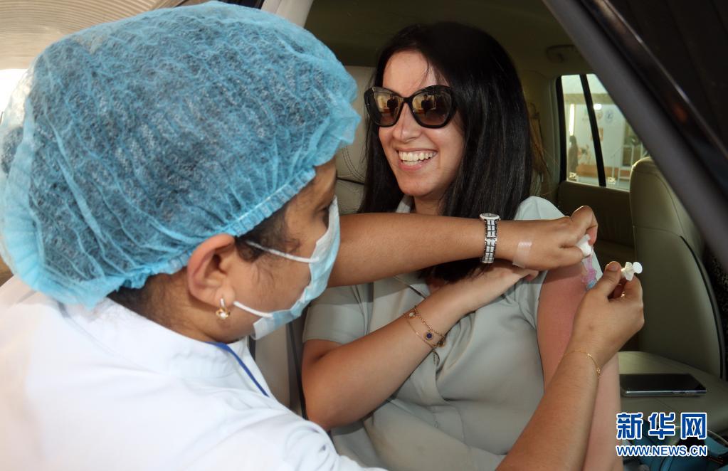 科威特：“免下车”新冠疫苗接种