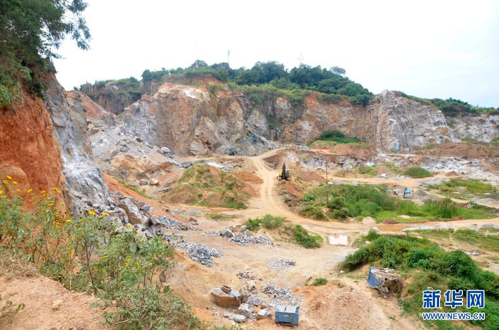 乌干达一采石场发生塌方 造成至少4人死亡