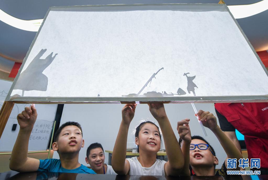 寓教于乐！“星星点灯”暑期公益夏令营开课