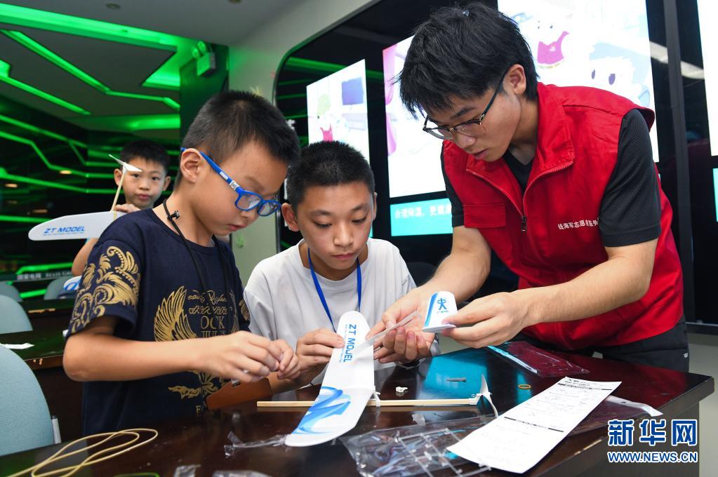 寓教于乐！“星星点灯”暑期公益夏令营开课