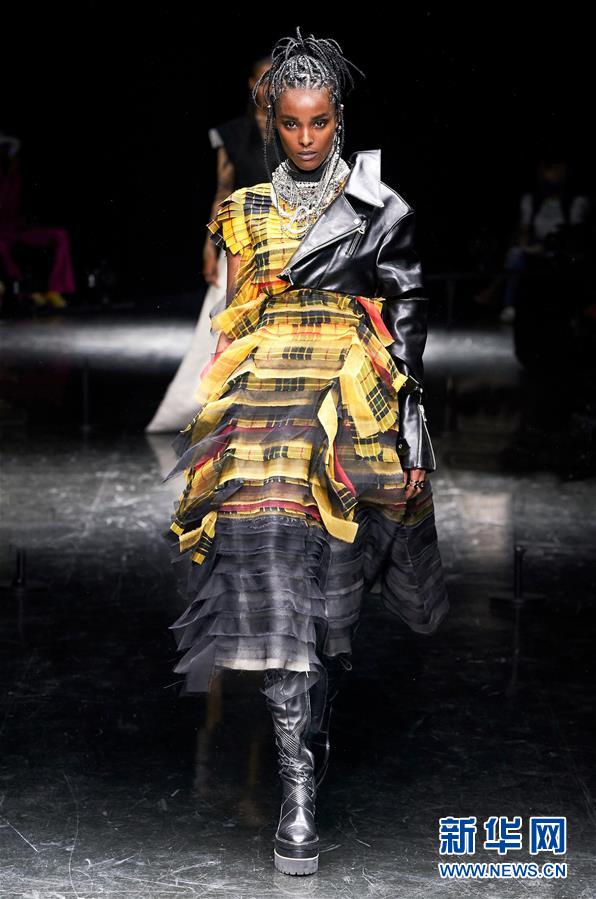 （国际）（1）巴黎时装周：让&middot;保罗&middot;高缇耶品牌发布秋冬高级定制新品