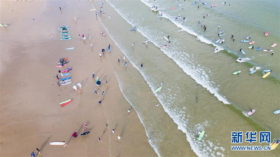 （经济）（3）三亚渔村引客来