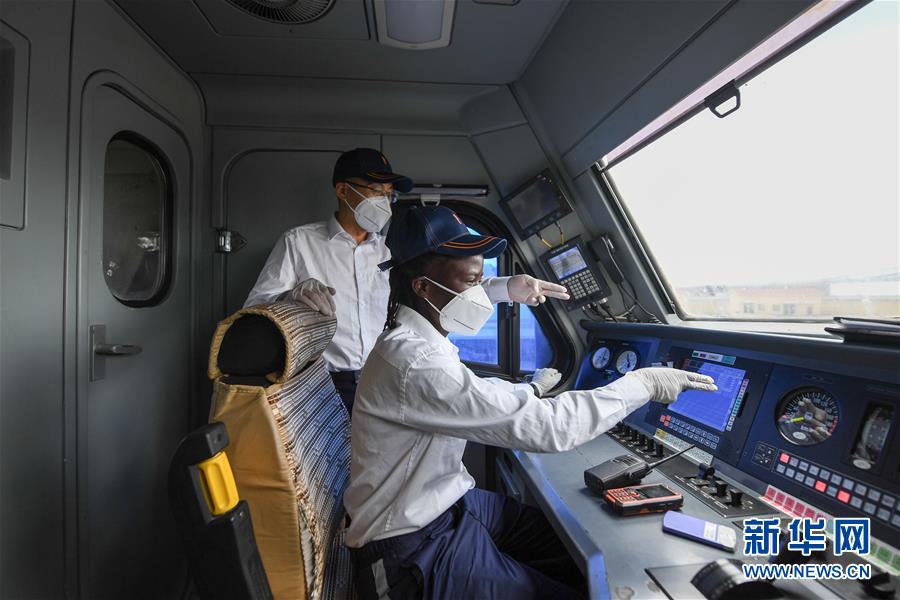 （国际&middot;图文互动）（11）通讯：蒙内铁路上的异国师徒情