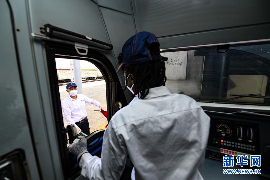 （国际&middot;图文互动）（13）通讯：蒙内铁路上的异国师徒情