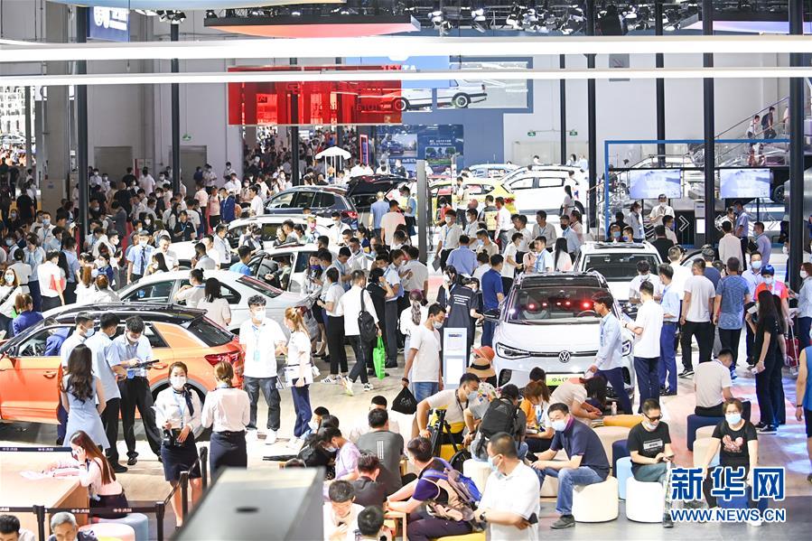 (新华视界)(1)一汽-大众2021年上半年销量超100万辆