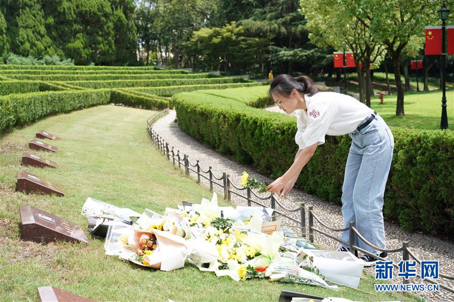 （社会）（3）上海举行赵世炎烈士牺牲94周年缅怀活动