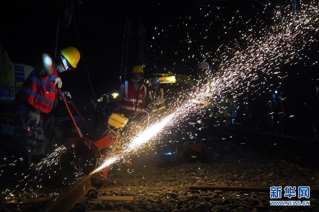 安九高铁庐山站完成武九客专正线拨接 设计时速350公里
