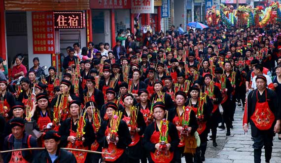 1700余香客衡山朝聖創歷年之最