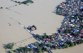 台风持续袭击菲律宾