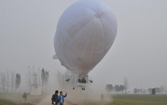 农村小伙自费造飞艇
