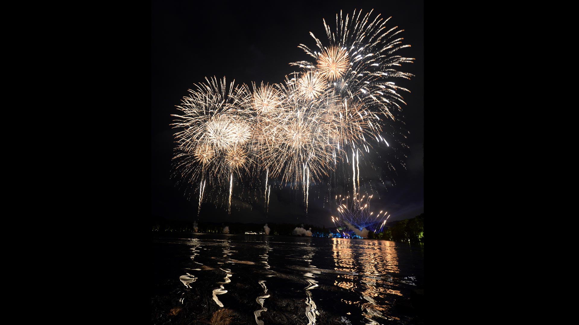 【聚焦G20全屏图集】璀璨烟花照杭城