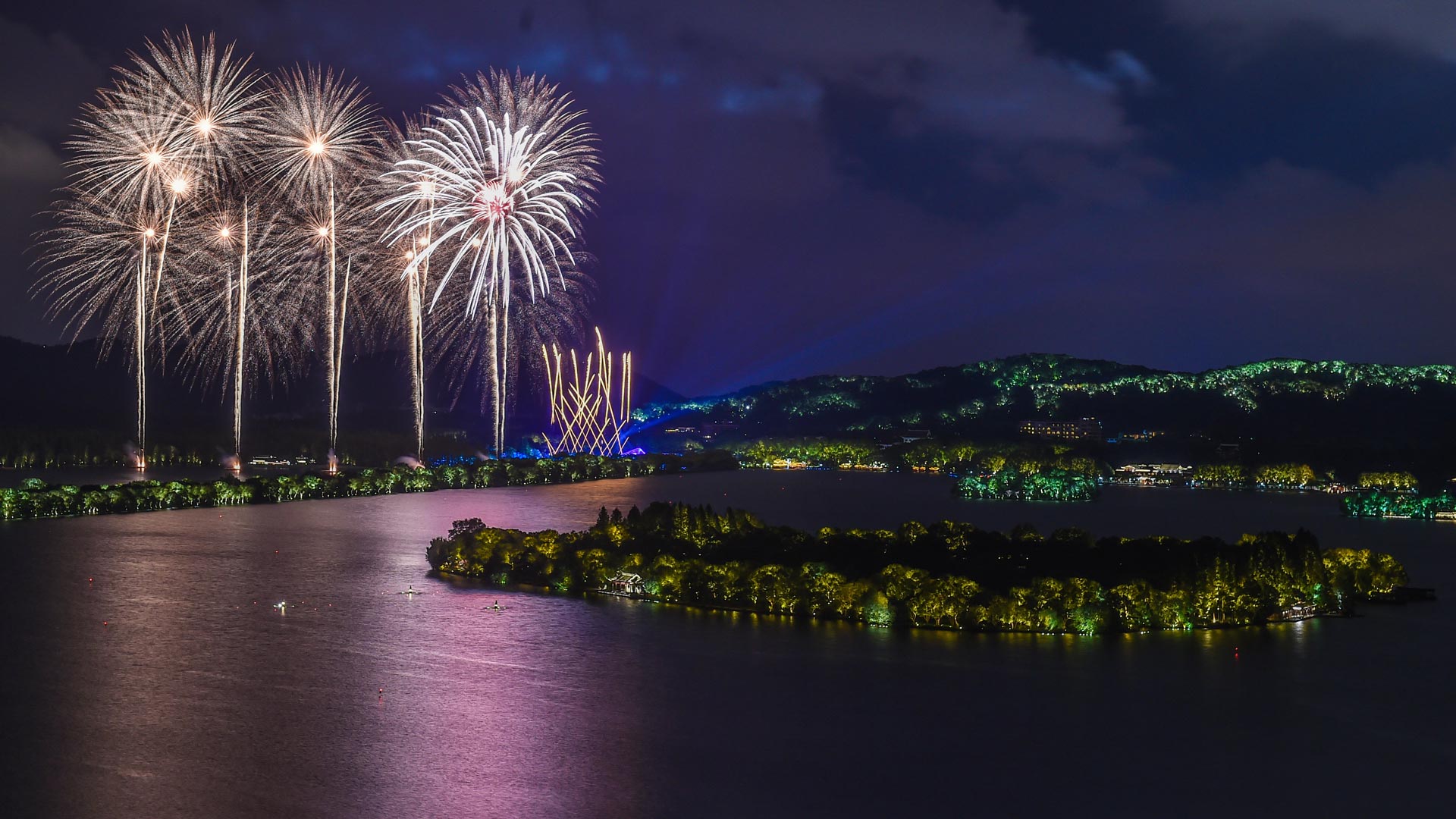 【聚焦G20全屏图集】璀璨烟花照杭城