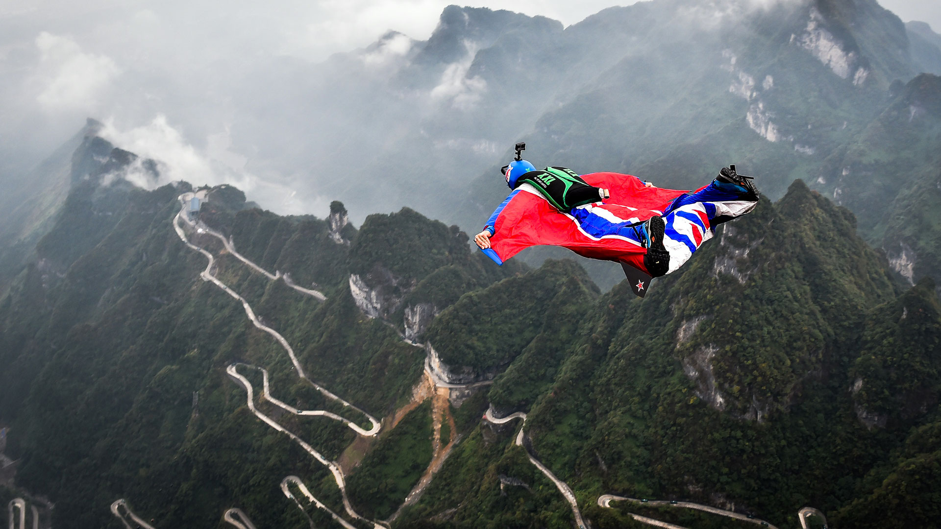 “空中飞人”翱翔云海:图片记录翼装飞行世锦赛震撼瞬间