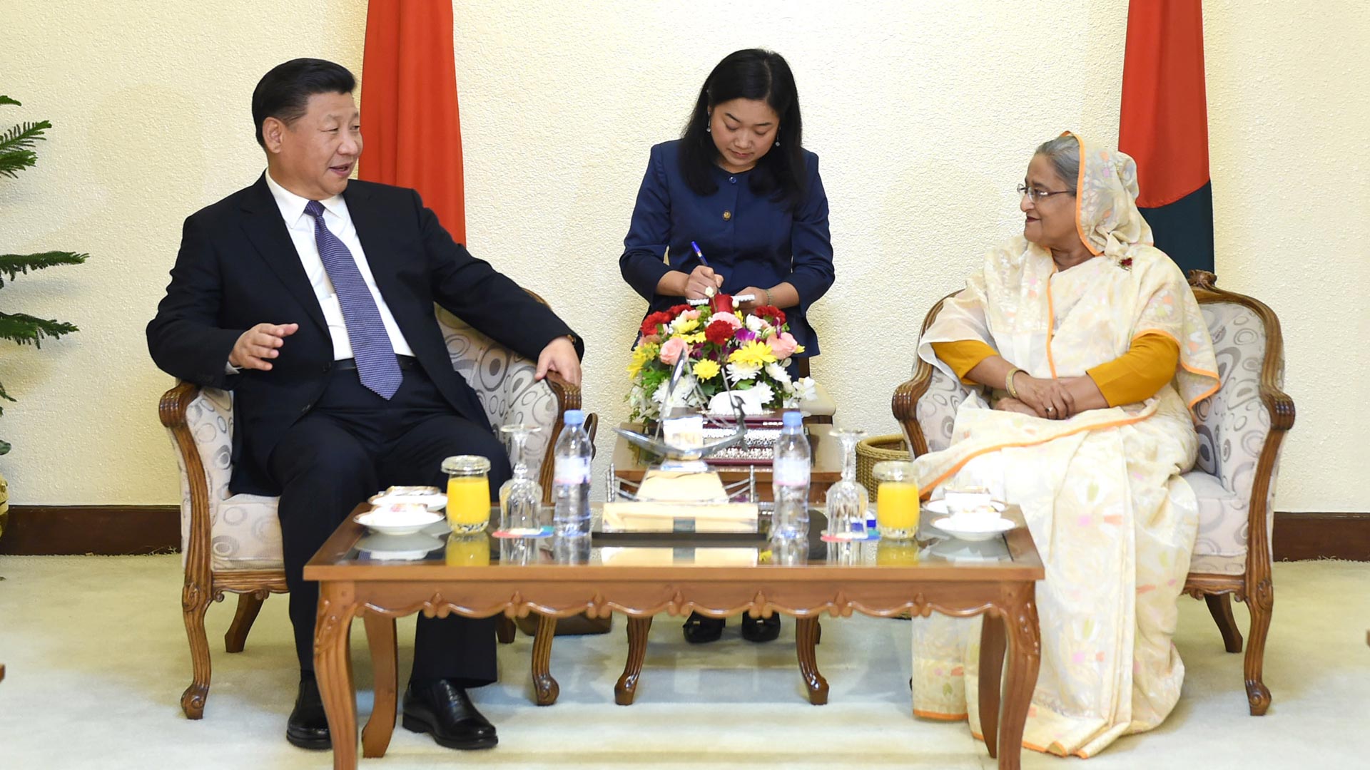 习近平同孟加拉国总理哈西娜举行会谈
