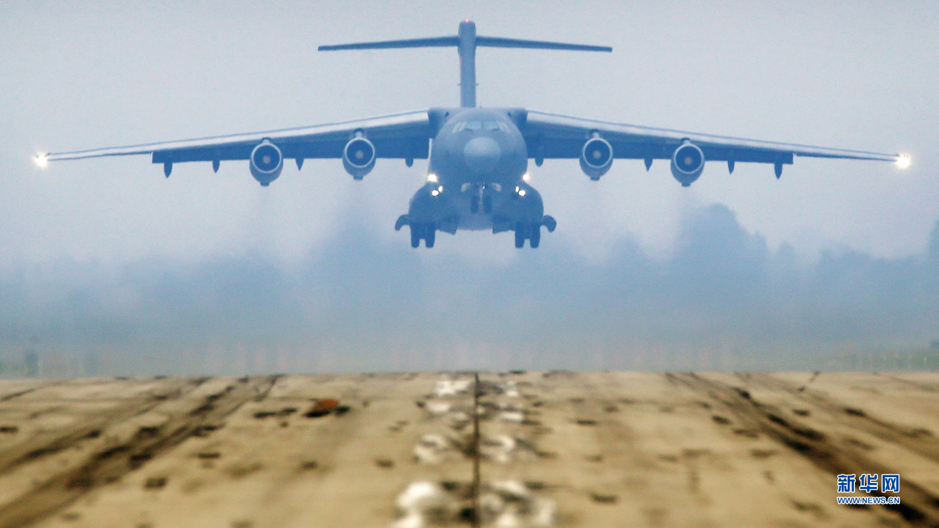 空军8架大型运输机抵达武汉 运送医疗队和医疗物资 | 每经网