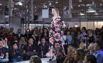 中国品牌时装亮相加拿大国际服装纺织品采购展