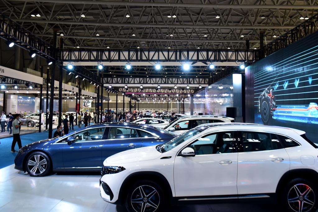 新华全媒+丨打卡世界制造业大会 感受新能源汽车&ldquo;中国智造&rdquo;魅力