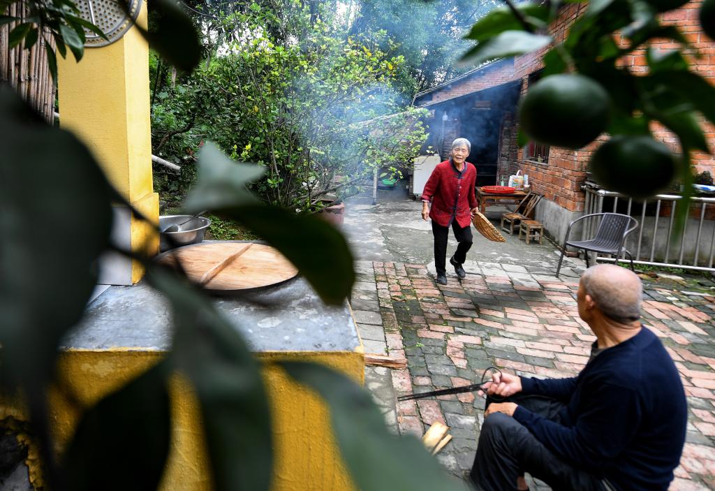 陕西安康：&ldquo;90后&rdquo;小伙记录爷爷奶奶&ldquo;家的味道&rdquo;