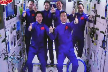 新华全媒+丨神舟十五号、神舟十四号乘组&ldquo;太空会师&rdquo;
