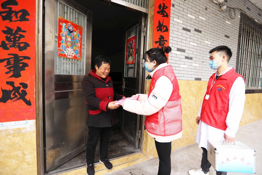 贵州赤水：&ldquo;敲门&rdquo;送服务 呵护老人健康