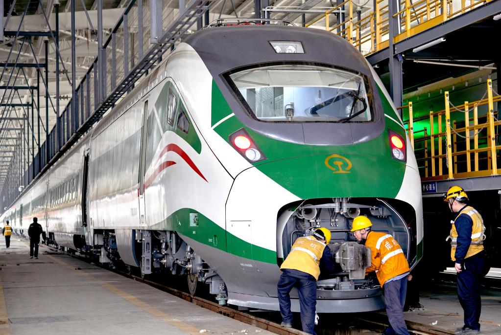 春运幕后繁忙的&ldquo;机车工厂&rdquo;