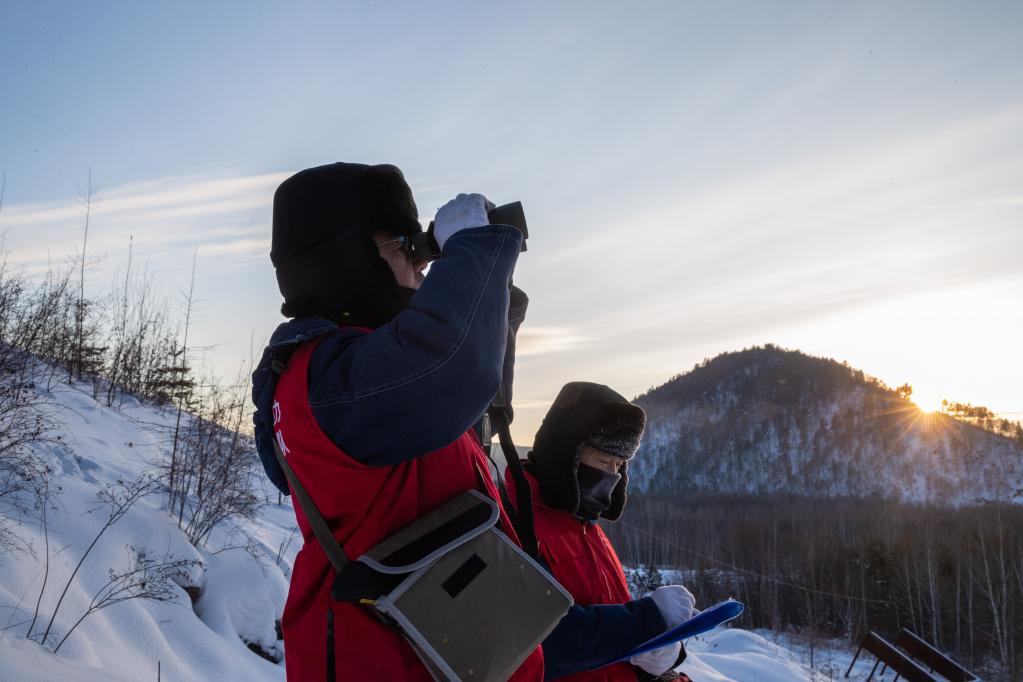 攀山浴雪 他们守护&ldquo;北极光&rdquo;