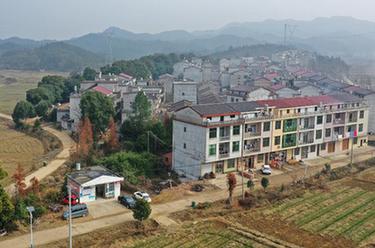 新华全媒＋&middot;新春走基层丨八旬老村医一家三代守护乡亲健康